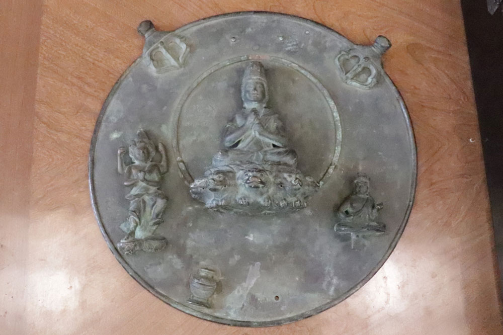 裁着姿にパナマ帽の役員