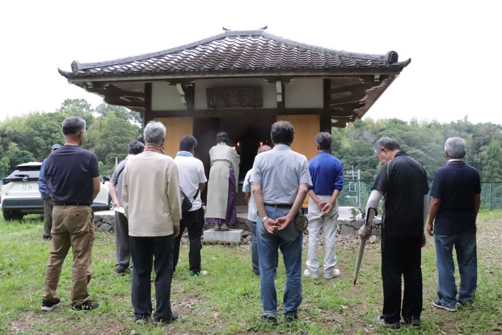 観行院で宮司による祝詞奏上