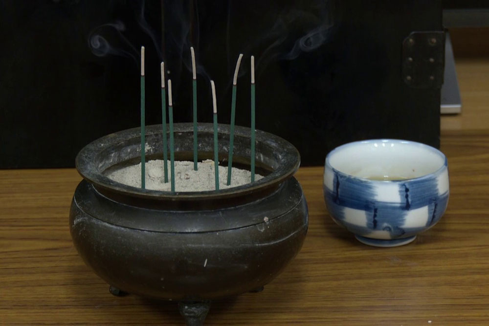 裁着姿にパナマ帽の役員