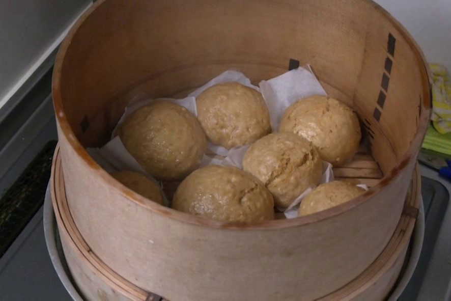 裁着姿にパナマ帽の役員