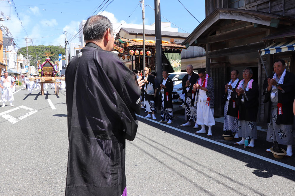 下町祭礼事務所前で手打ち