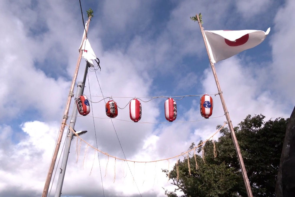 屋敷坂の注連縄と飾り提灯