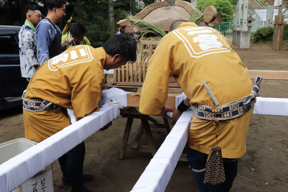 担ぎ棒に晒を巻く