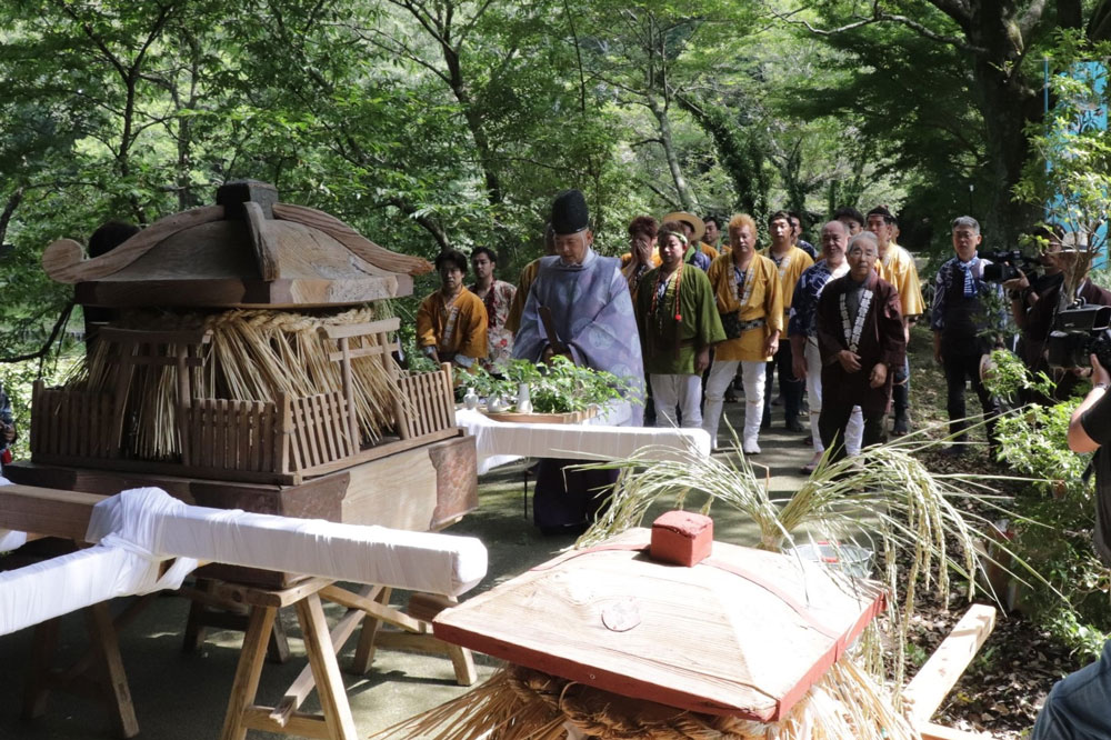 浅間池でのお浜下り神事