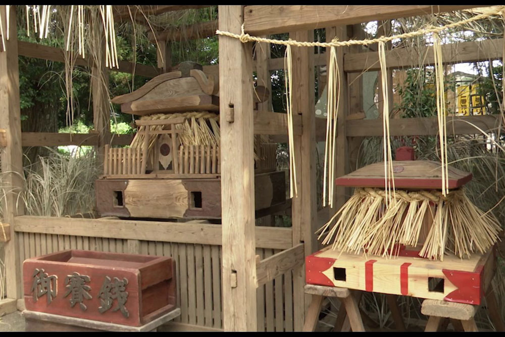 カンザシと麻縄で支柱に固定する