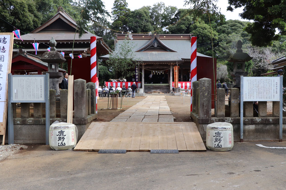 準備の整った境内