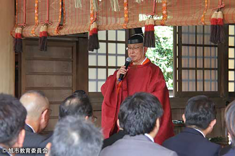 大井戸祭へ向かう神輿（舁夫は長岡・原宿区）