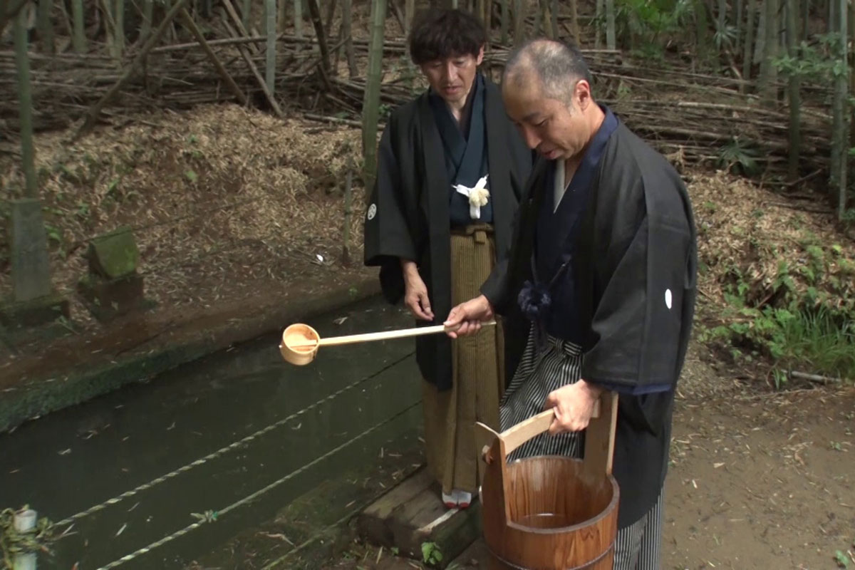 大井戸祭へ向かう神輿（舁夫は長岡・原宿区）