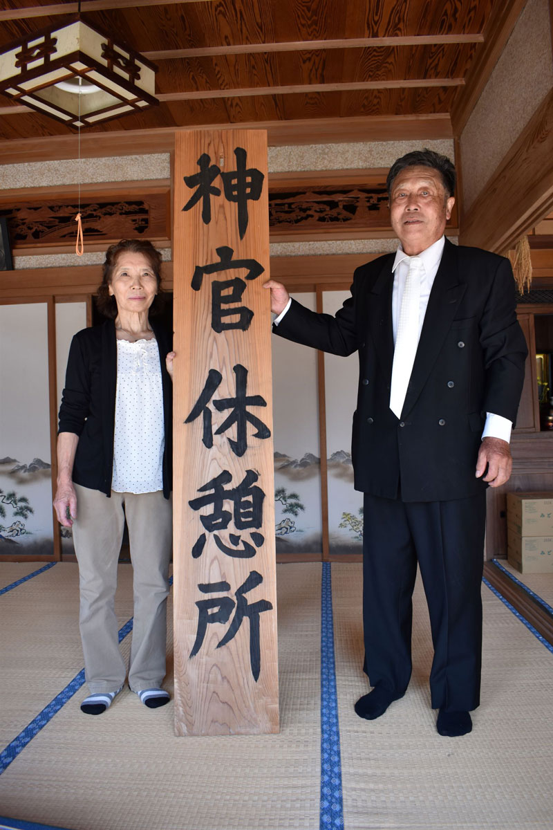 平成11年の神幸祭で門に掲げた木札