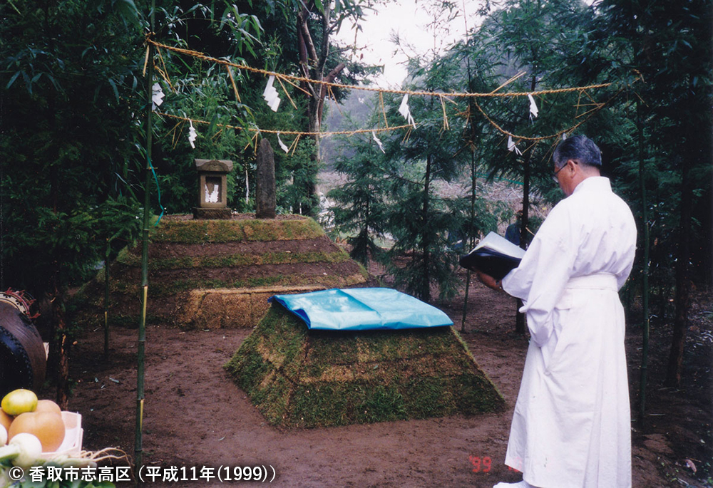 遠藤家の祭場に作られた土壇