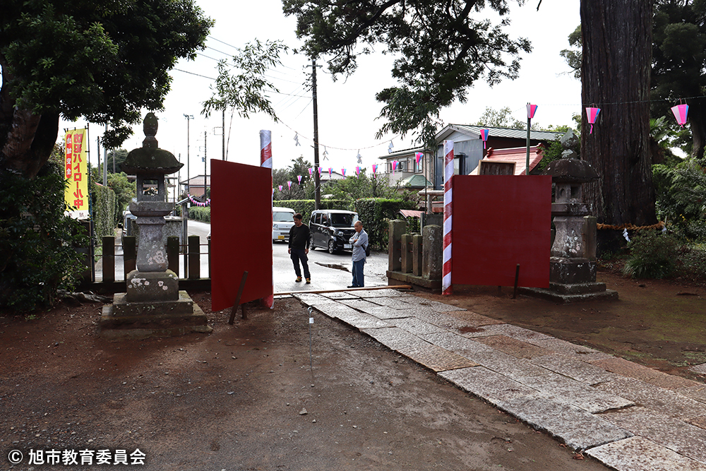大井戸祭へ向かう神輿（舁夫は長岡・原宿区）