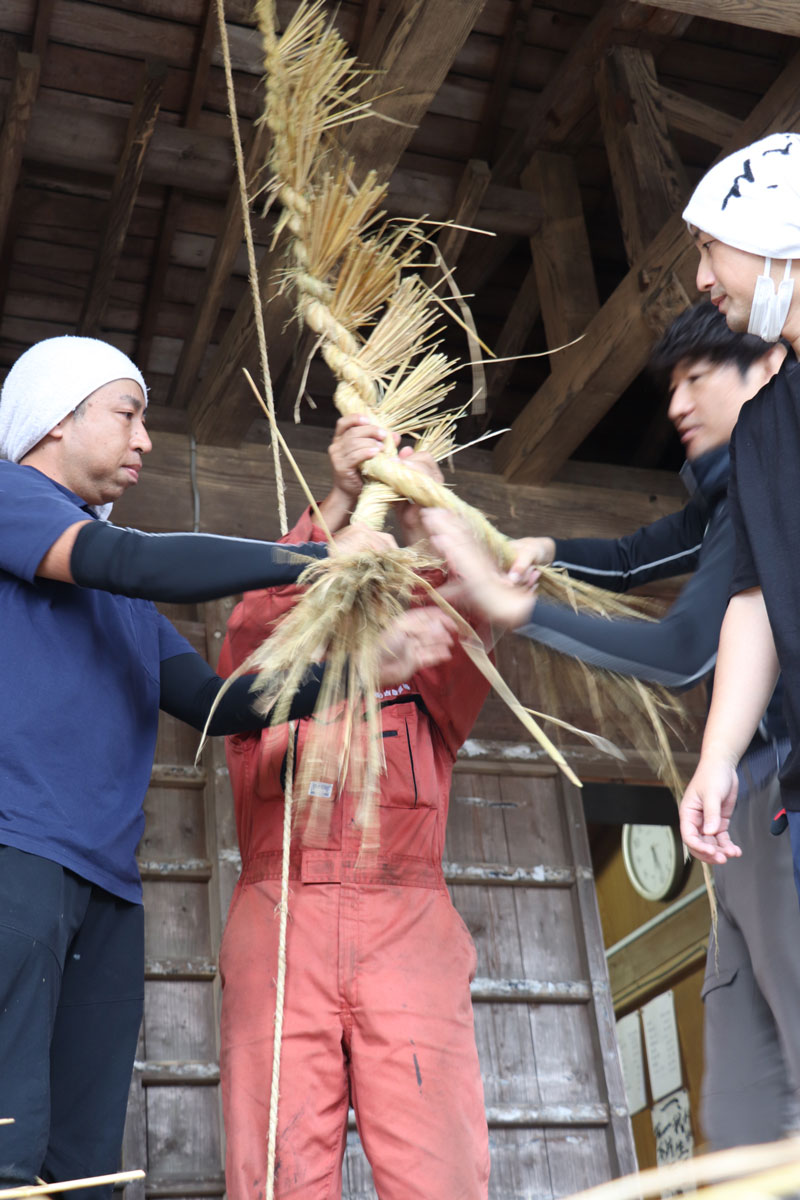 大注連縄を綯う1820