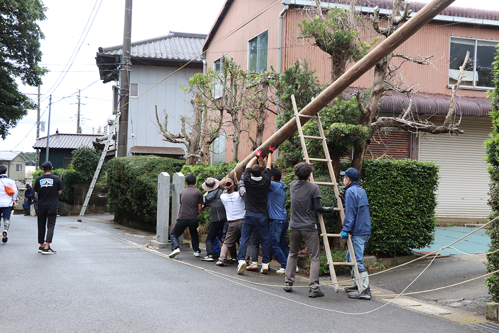 大井戸祭へ向かう神輿（舁夫は長岡・原宿区）