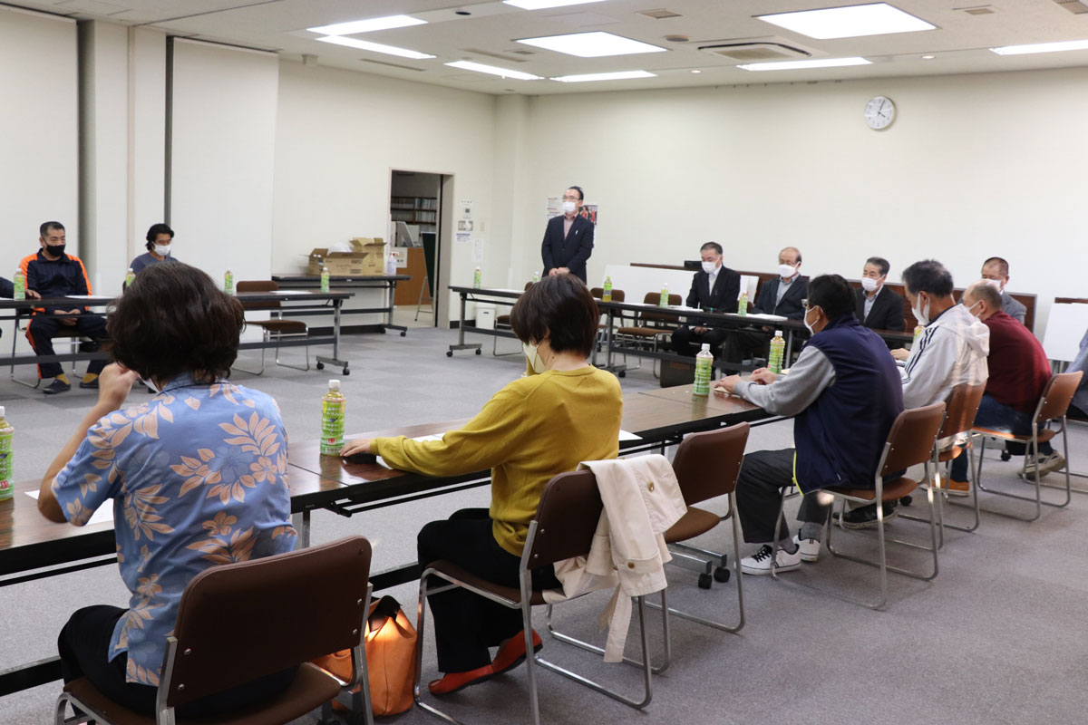 大井戸祭へ向かう神輿（舁夫は長岡・原宿区）