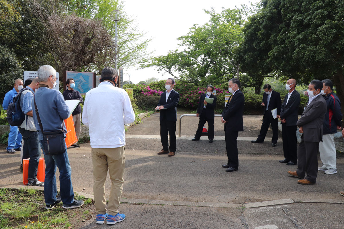 大井戸祭へ向かう神輿（舁夫は長岡・原宿区）