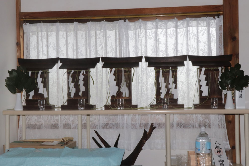 ヤドに祀られる五社様