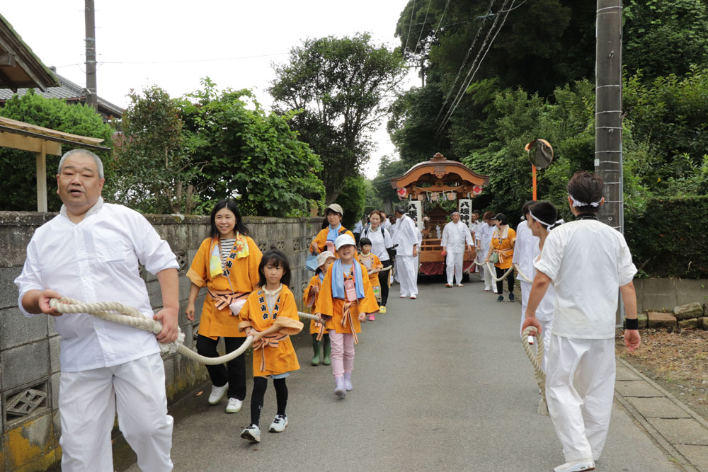 山車を曳く