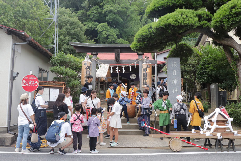 出発を待つ子どもたち