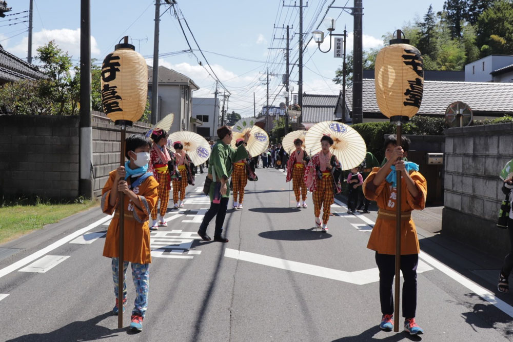 高張提灯が先頭