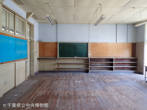 空っぽになった教室