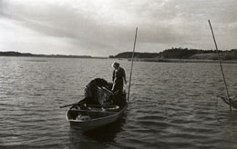 フナ網をのせた舟